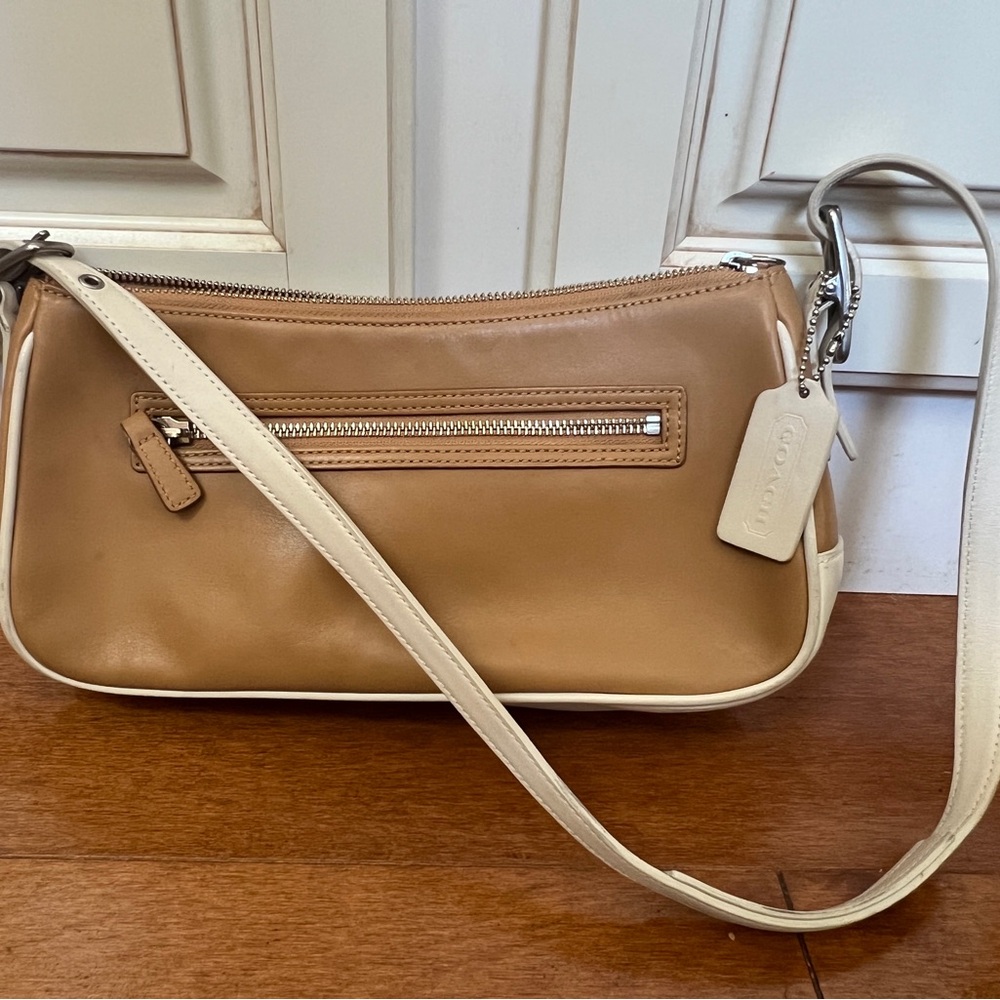 Vintage Coach Tan and Cream Shoulder Bag - style M33-4447